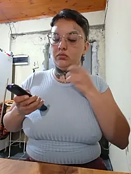 Snapshot of Reina00 chatting on July 27, 10:28 pm Reina00 online show from July 27, 10:28 pm