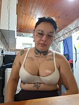Snapshot of Reina00 chatting on July 30, 3:44 pm Reina00 online show from July 30, 3:44 pm