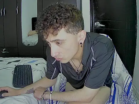 Snapshot of andy_hotboy chatting on July 29, 5:16 am andy hotboy online show from July 29, 5:16 am