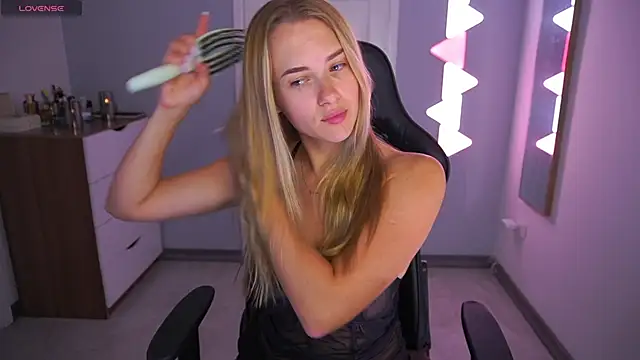 DanikaDillan online show from October 14, 12:33 am