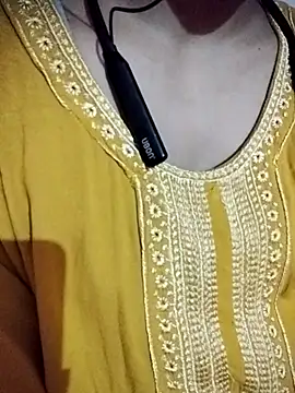 Snapshot of Pooja_kumari_001 chatting on July 31, 4:39 pm Pooja kumari 001 online show from July 31, 4:39 pm