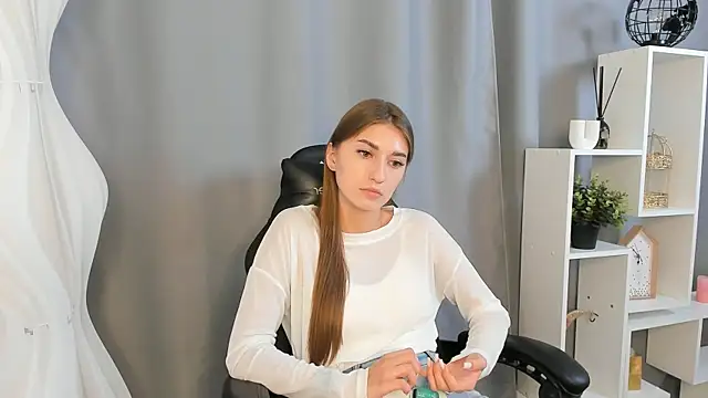 Snapshot of RhebaTancredi chatting on August 3, 9:04 am RhebaTancredi online show from August 3, 9:04 am