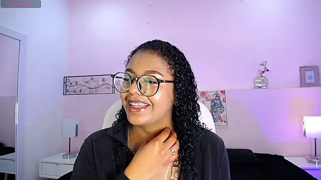 Snapshot of Afroditaa_19 chatting on August 2, 8:51 pm Afroditaa 19 online show from August 2, 8:51 pm