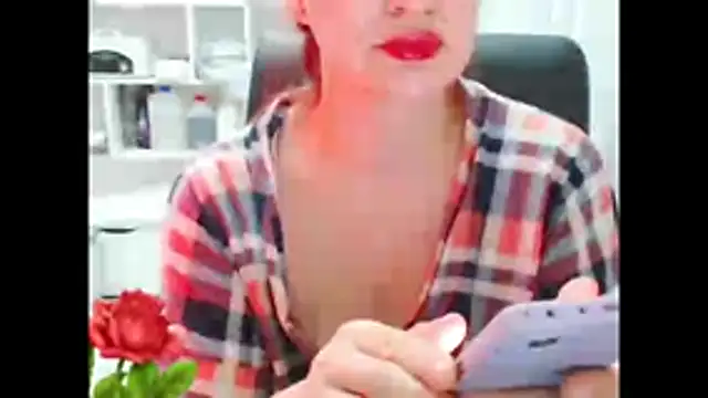 Snapshot of Fire_girl35 chatting on August 8, 7:27 pm Fire girl35 online show from August 8, 7:27 pm
