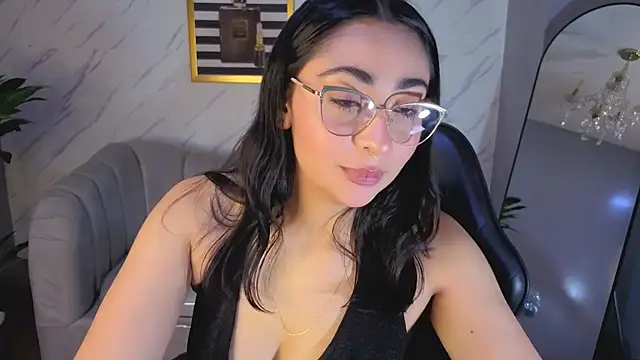 Snapshot of sara_lux_t chatting on August 1, 10:08 pm sara lux t online show from August 1, 10:08 pm