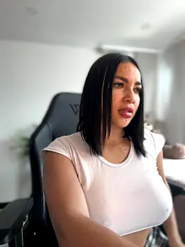 Snapshot of HannaBeckett chatting on November 25, 12:27 pm HannaBeckett online show from November 25, 12:27 pm