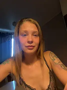Snapshot of missmolly88 chatting on August 3, 6:33 pm missmolly88 online show from August 3, 6:33 pm