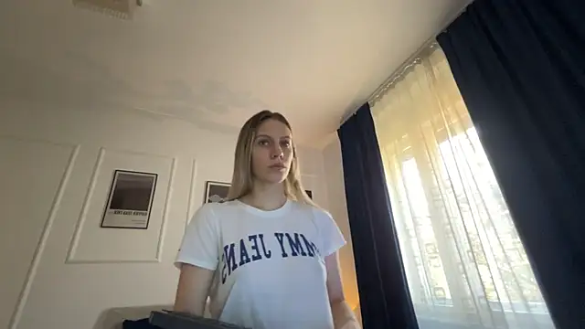 Snapshot of CherryRoseLove_ chatting on August 4, 1:03 pm CherryRoseLove online show from August 4, 1:03 pm