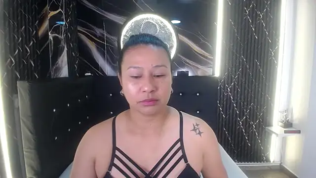 Snapshot of __Serena chatting on August 5, 1:03 pm Serena online show from August 5, 1:03 pm
