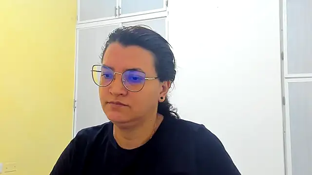 MARILYN GARCIA online show from March 22, 1:30 pm