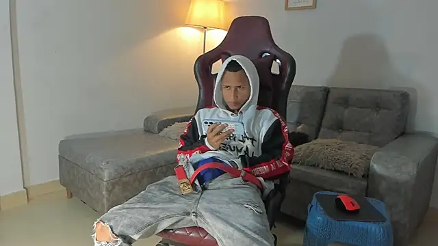 Snapshot of supreme_badboy2 chatting on August 8, 1:46 pm supreme badboy2 online show from August 8, 1:46 pm