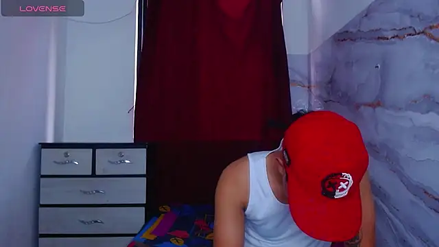 Snapshot of Kevin-Explosivo777 chatting on August 5, 9:39 pm Kevin-Explosivo777 online show from August 5, 9:39 pm