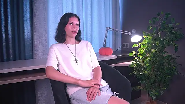 Snapshot of JolynnPanos chatting on August 8, 11:34 am JolynnPanos online show from August 8, 11:34 am