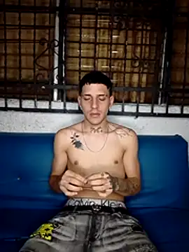 Snapshot of MaxHornyLatin chatting on August 7, 1:40 am MaxHornyLatin online show from August 7, 1:40 am
