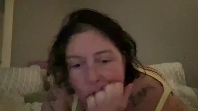 Snapshot of pegggysue69 chatting on August 6, 1:40 am pegggysue69 online show from August 6, 1:40 am