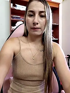 Snapshot of Lipzzy_sun20 chatting on August 8, 4:31 pm Lipzzy sun20 online show from August 8, 4:31 pm
