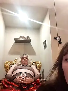 Snapshot of FrenchBdsm chatting on August 6, 7:38 pm FrenchBdsm online show from August 6, 7:38 pm