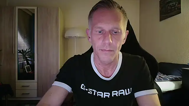 Snapshot of slaveboy2016@xh chatting on June 7, 8:23 pm slaveboy2016xh online show from June 7, 8:23 pm