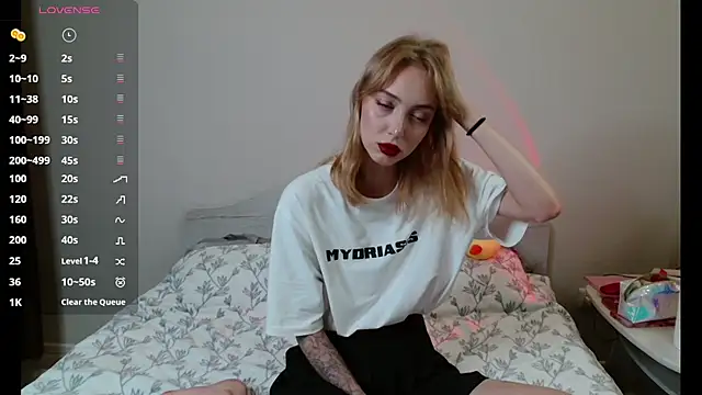 Snapshot of IvoryDoll chatting on August 9, 4:12 pm IvoryDoll online show from August 9, 4:12 pm