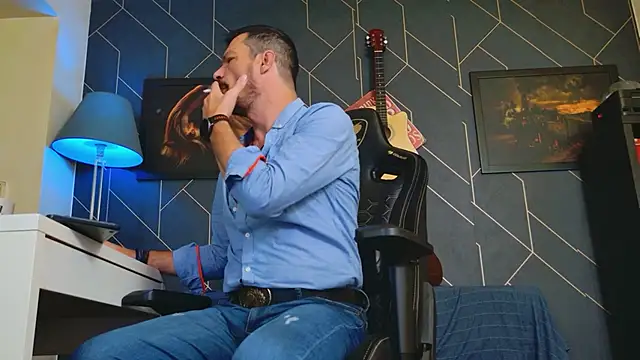 ChrisKox online show from October 13, 5:46 pm