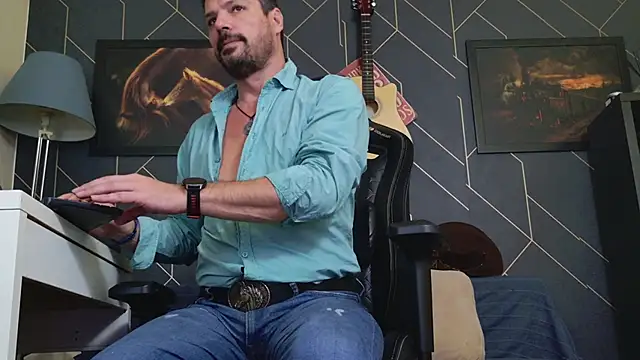 ChrisKox online show from November 3, 2:40 pm