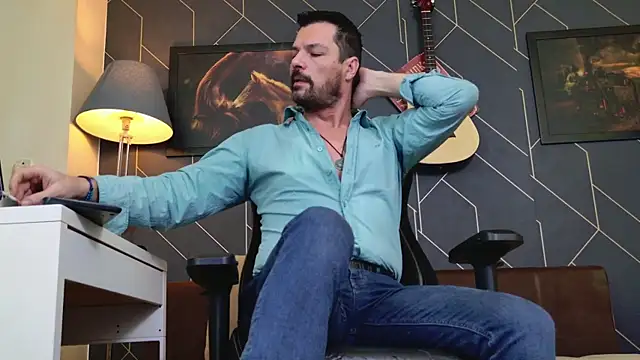 Snapshot of ChrisKox chatting on December 21, 2:13 pm ChrisKox online show from December 21, 2:13 pm