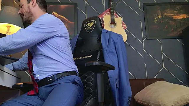 Snapshot of ChrisKox chatting on December 22, 2:19 am ChrisKox online show from December 22, 2:19 am