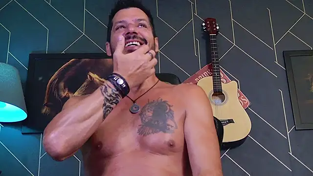 Snapshot of ChrisKox chatting on February 15, 2:08 am ChrisKox online show from February 15, 2:08 am