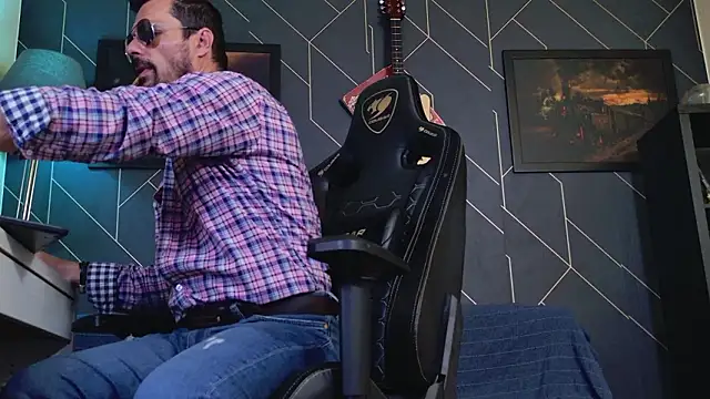 Snapshot of ChrisKox chatting on February 26, 1:32 pm ChrisKox online show from February 26, 1:32 pm