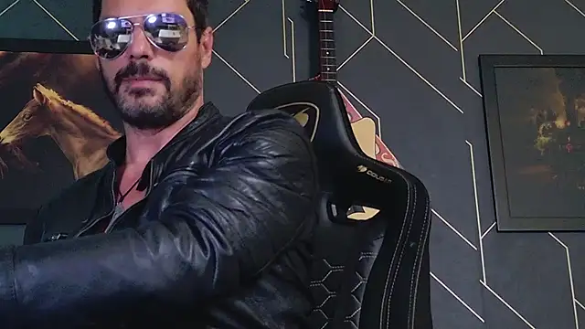 Snapshot of ChrisKox chatting on March 1, 8:00 pm ChrisKox online show from March 1, 8:00 pm