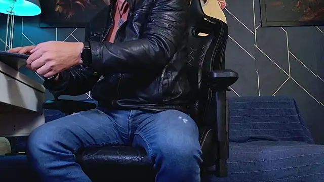 Snapshot of ChrisKox chatting on March 3, 4:51 am ChrisKox online show from March 3, 4:51 am