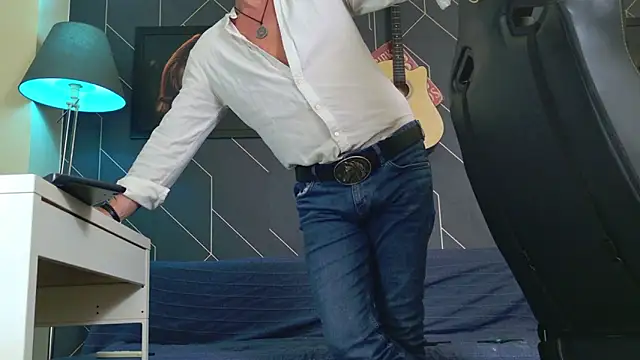 Snapshot of ChrisKox chatting on March 9, 11:31 pm ChrisKox online show from March 9, 11:31 pm