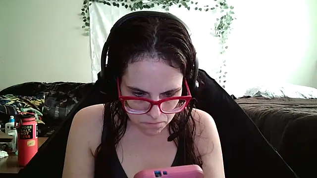 Snapshot of JessaBella chatting on October 27, 3:27 pm JessaBella online show from October 27, 3:27 pm