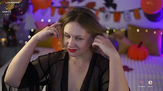 Snapshot of LitleSun chatting on October 25, 10:23 am LitleSun online show from October 25, 10:23 am