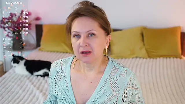 Snapshot of LitleSun chatting on November 19, 7:30 am LitleSun online show from November 19, 7:30 am