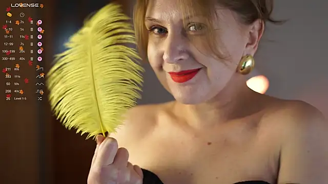 Snapshot of LitleSun chatting on December 3, 8:40 pm LitleSun online show from December 3, 8:40 pm