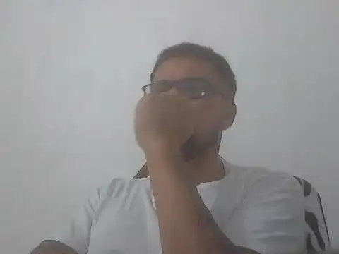 Snapshot of el_principe_hot chatting on February 6, 4:17 am el principe hot online show from February 6, 4:17 am