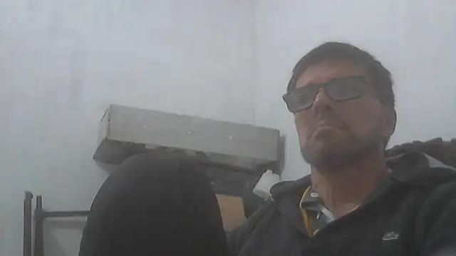 Snapshot of el_principe_hot chatting on April 15, 3:13 am el principe hot online show from April 15, 3:13 am