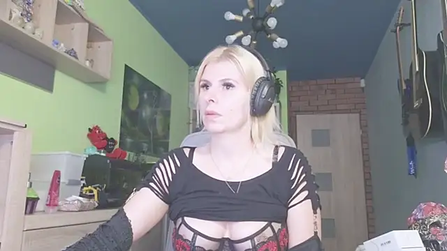 Snapshot of karmija chatting on November 12, 10:09 pm karmija online show from November 12, 10:09 pm