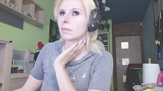 Snapshot of karmija chatting on November 24, 9:47 pm karmija online show from November 24, 9:47 pm