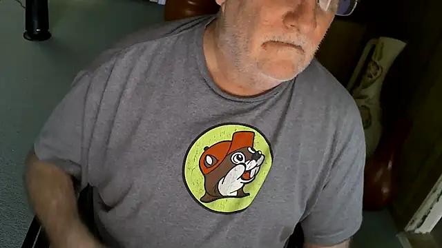 Snapshot of wadsquad chatting on January 1, 3:46 pm wadsquad online show from January 1, 3:46 pm