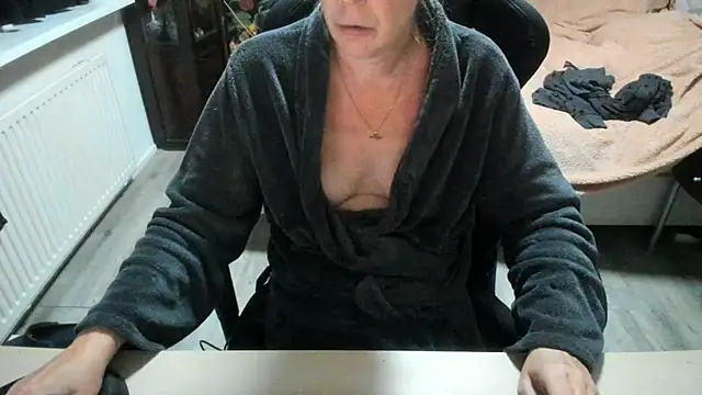 minoesje37 online show from October 23, 7:34 pm