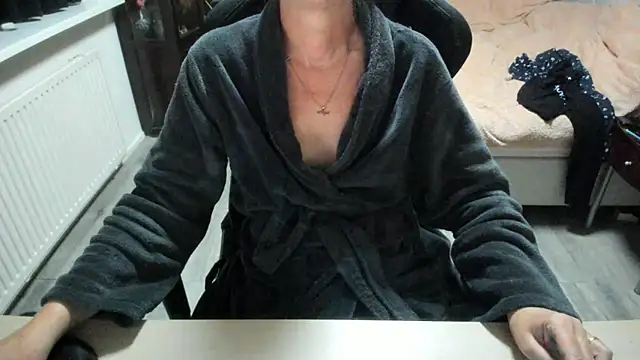 minoesje37 online show from October 29, 8:32 pm