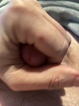 Snapshot of Ich00081 chatting on February 13, 2:35 pm Ich00081 online show from February 13, 2:35 pm