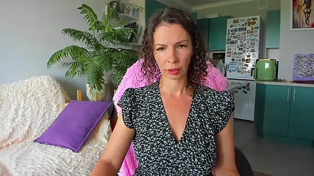 Snapshot of ChristinaGlory chatting on July 15, 9:47 am ChristinaGlory online show from July 15, 9:47 am