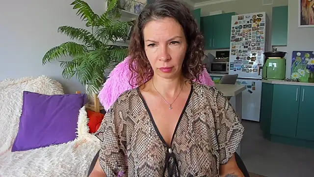 Snapshot of ChristinaGlory chatting on August 1, 7:40 am ChristinaGlory online show from August 1, 7:40 am