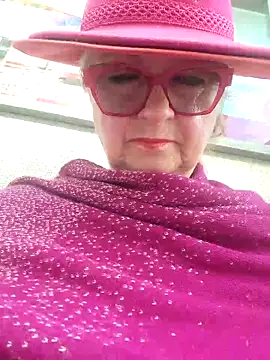 Snapshot of MucMilf59 chatting on May 9, 8:41 am MucMilf59 online show from May 9, 8:41 am