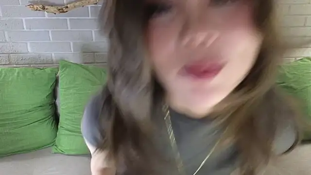 Snapshot of JuliaBeng chatting on May 16, 3:33 pm JuliaBeng online show from May 16, 3:33 pm