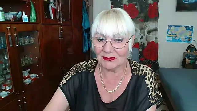 Snapshot of JenaCheim chatting on June 19, 5:45 am JenaCheim online show from June 19, 5:45 am