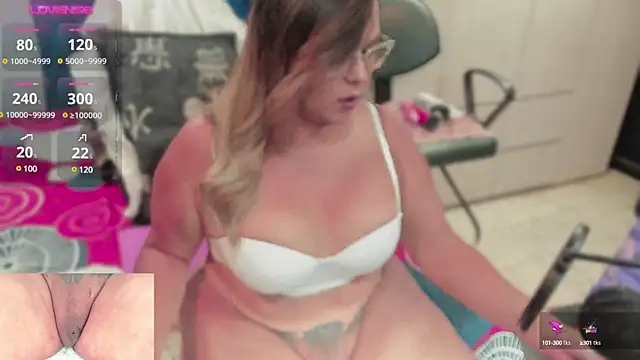 khloeHermaprodit3 online show from February 27, 10:09 pm